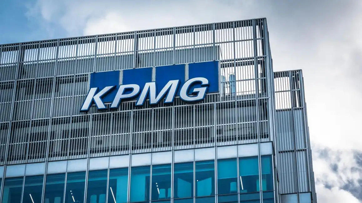 London Financial Hub Sees Renewed Confidence Amid KPMG Survey Findings  