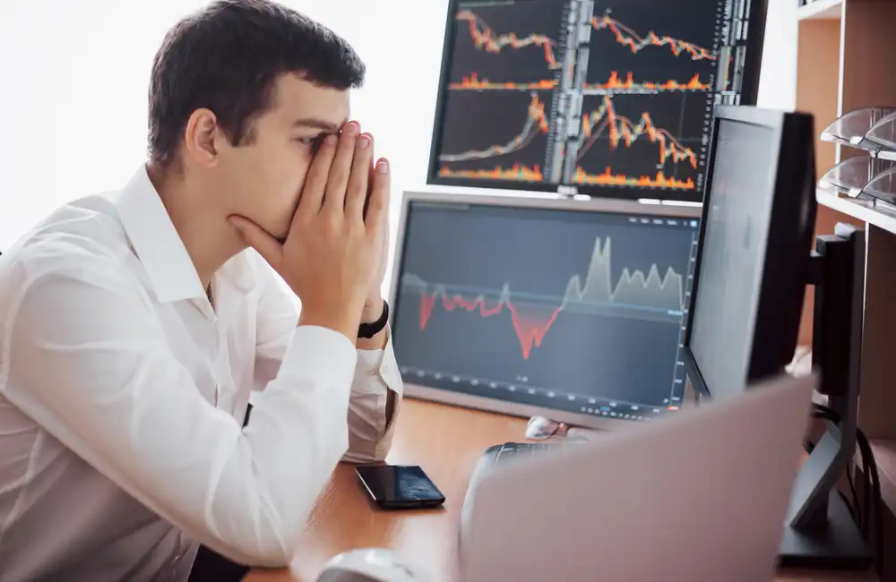 London Stocks Slip 0.7% Amid Tariff Uncertainty, But Weekly Gains Offer Respite