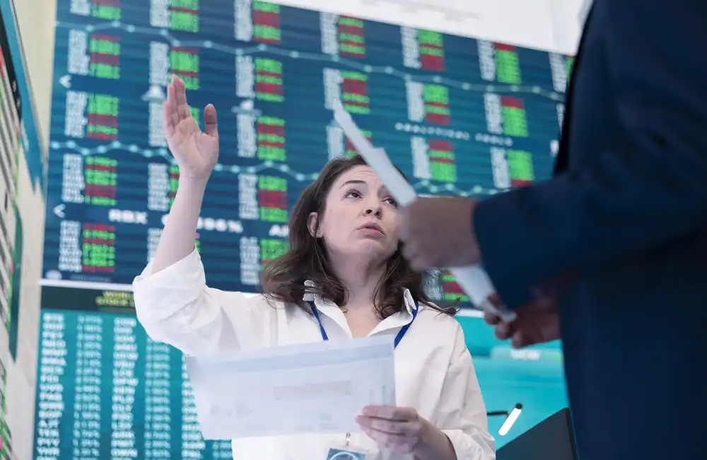 UK Equity Funds See £1.2 Billion Outflows in March Amid Global Trade Tensions